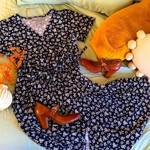 NWOT! LARK+GREY DRESS SUMMER PLEATED SKIRT MIDI CALF LENGTH WOMEN NAVY FLORAL ✨